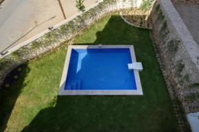Golden 4BR Villas by Travelholic